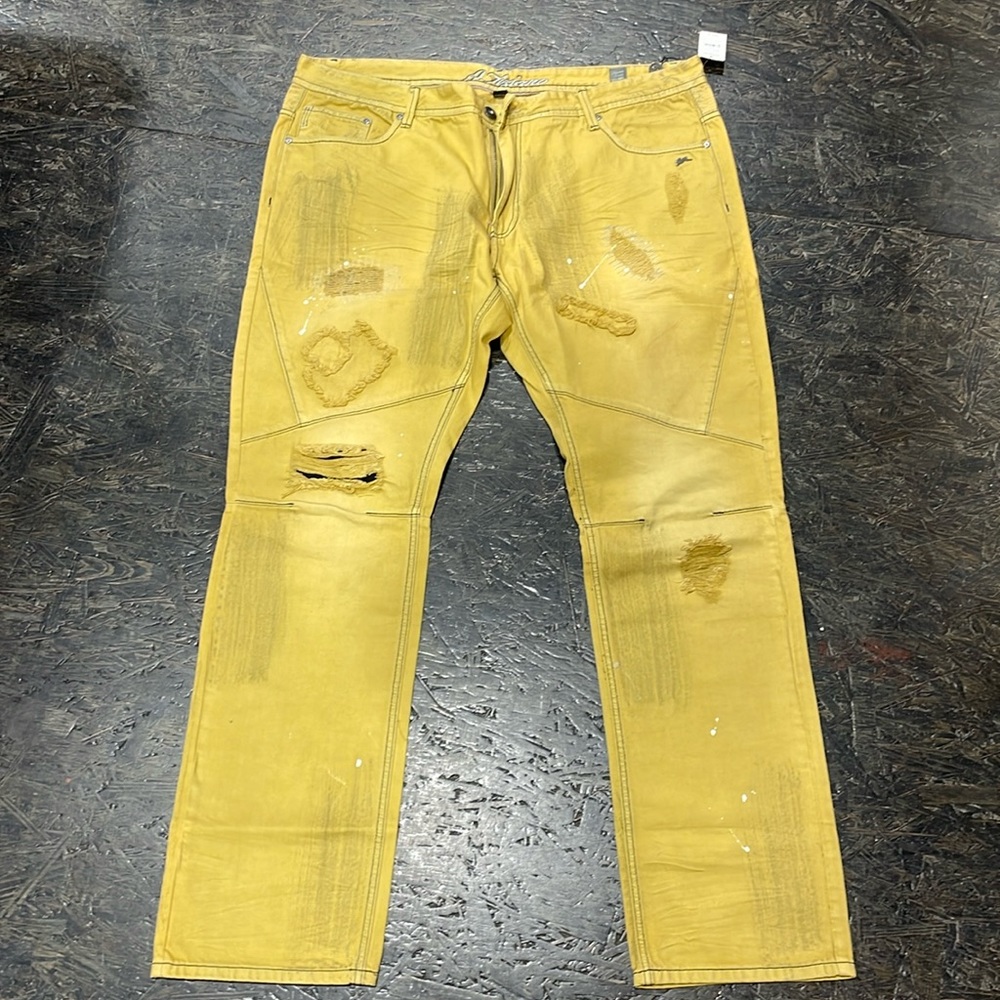 Brand new with tags A.Tiziano straight jeans. Distressing on legs is backed.